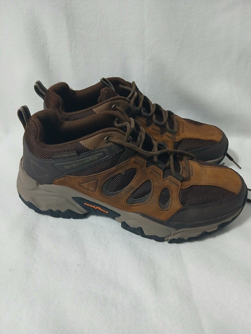 Skechers Men's Brown and Dark Brown Trail Sneakers Size 11